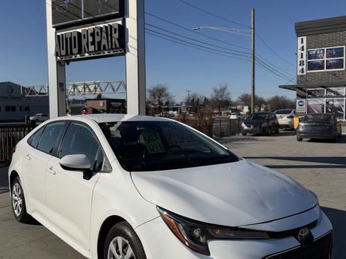 Used 2020 Toyota Corolla LE FWD image 1