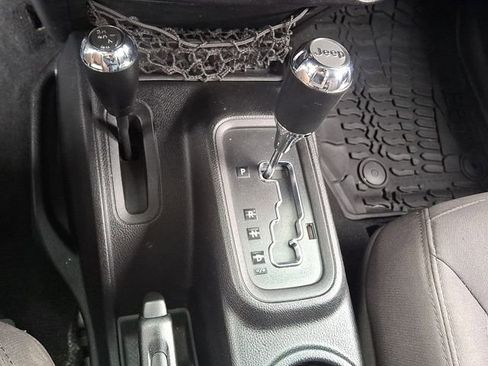 Used 2015 Jeep Wrangler Sport AWD/4WD image 15
