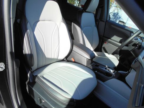 Used 2025 Ford Escape SE w/ PHEV Premium Package image 6