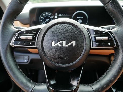 Certified 2024 Kia Seltos SX w/ SX Sunroof Package AWD/4WD image 25