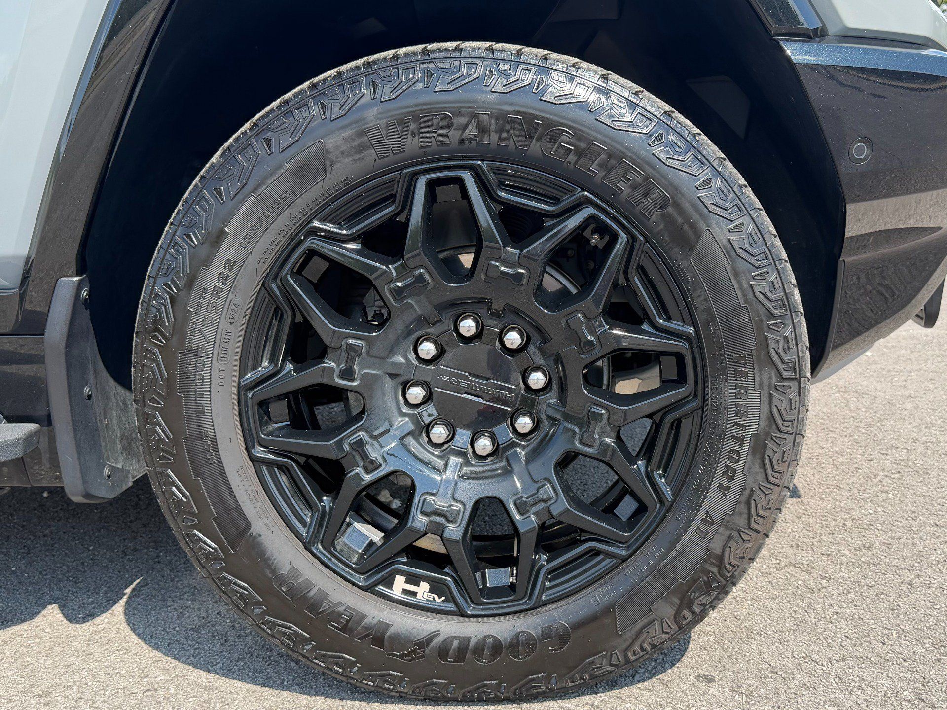 Used 2024 GMC Hummer EV 2X AWD/4WD image 18