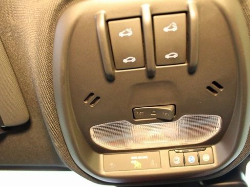 Used 2025 Chevrolet Trax RS w/ Sunroof Package image 26