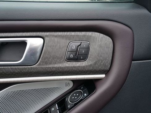 Certified 2025 Ford Explorer Platinum w/ LUX Leather Package image 15