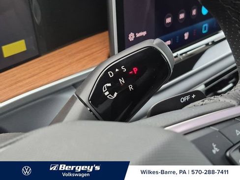 New 2026 Volkswagen Tiguan SEL R-Line AWD/4WD image 21