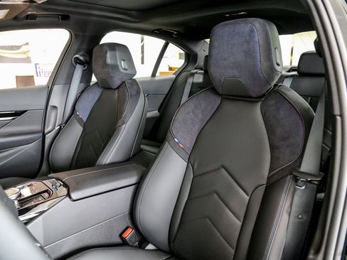 Used 2026 BMW 530i xDrive w/ M Sport Package image 14