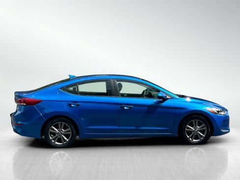 Used 2017 Hyundai Elantra SE FWD image 3