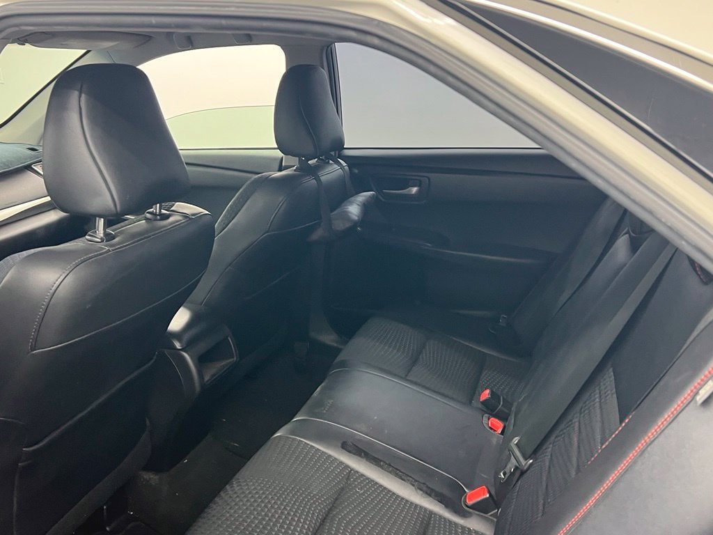 Used 2015 Toyota Camry SE FWD image 11