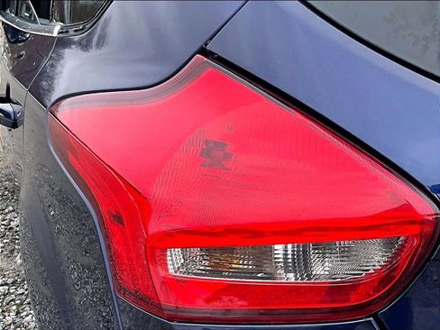 Used 2016 Ford Focus Titanium image 25