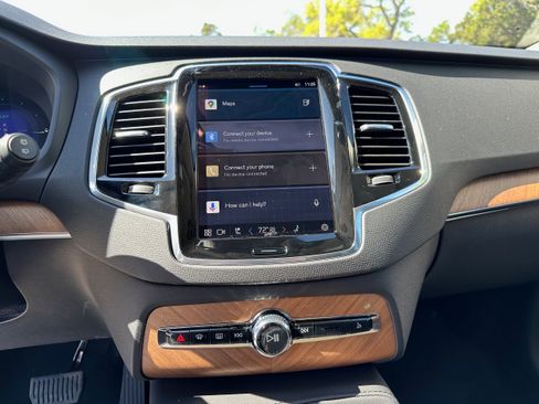 Certified 2024 Volvo XC90 T8 Plus w/ Protection Package Premier image 11