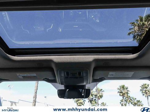Used 2023 Toyota Highlander XLE FWD image 11