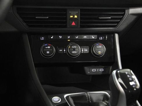 Certified 2023 Volkswagen Jetta SE image 13