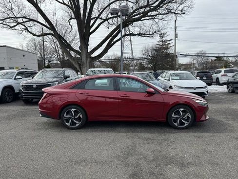 Used 2023 Hyundai Elantra SEL w/ Convenience Package image 4