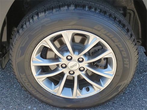 Used 2021 Jeep Cherokee Latitude Plus image 30