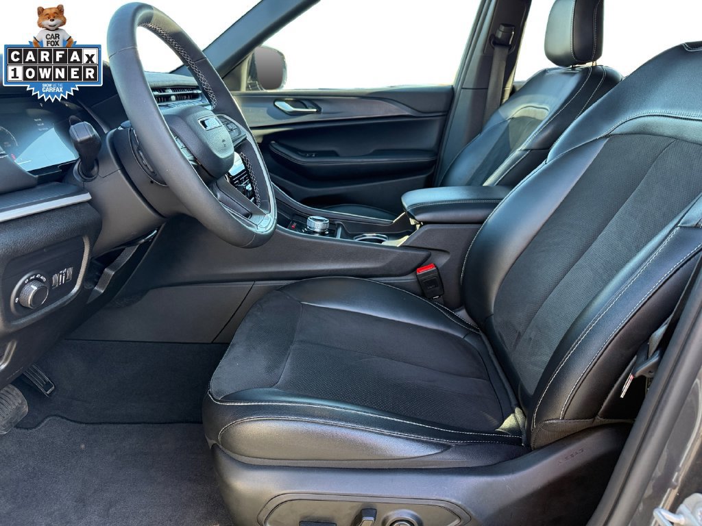 Used 2023 Jeep Grand Cherokee L Laredo AWD/4WD image 9