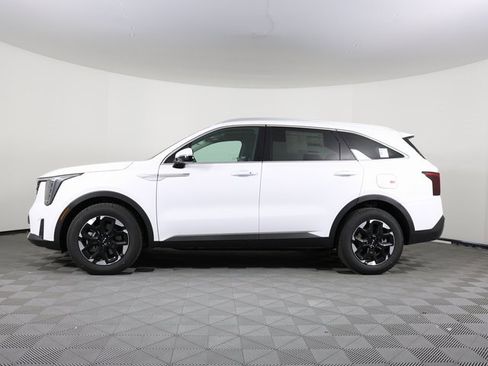 Certified 2025 Kia Sorento S w/ Panoramic Sunroof Package image 6