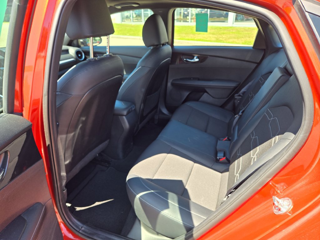 Used 2023 Kia Forte GT-Line w/ GT-Line Premium Package FWD image 16