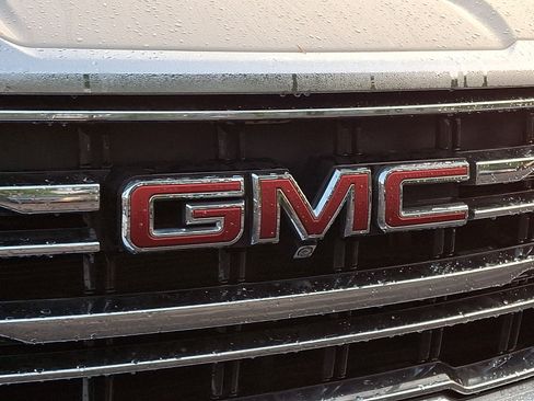 Certified 2021 GMC Yukon SLT w/ SLT Luxury Plus Package AWD/4WD image 8