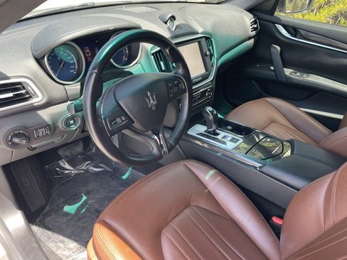 Used 2016 Maserati Ghibli RWD image 11