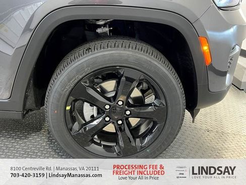 New 2025 Jeep Grand Cherokee Altitude AWD/4WD image 11