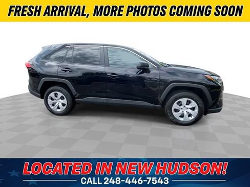 Used 2025 Toyota RAV4 LE AWD/4WD image 3