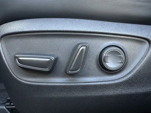 Used 2022 Toyota Highlander XLE image 14