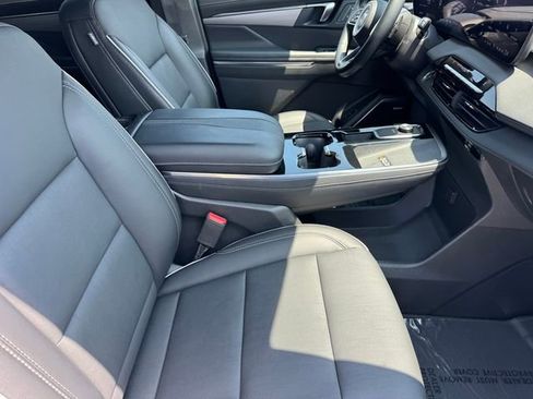 Certified 2025 Buick Enclave Preferred FWD image 8