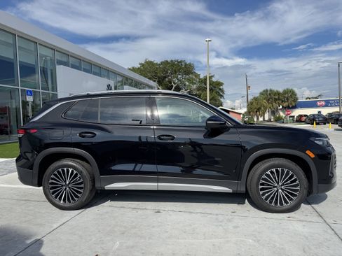 New 2025 Volkswagen Tiguan S image 2