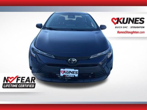 Used 2023 Toyota Corolla LE image 3
