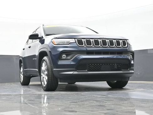 Used 2024 Jeep Compass Latitude AWD/4WD image 52