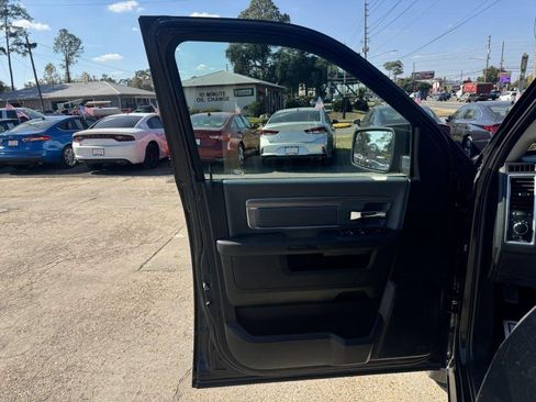 Used 2021 RAM 1500 Classic SLT image 12