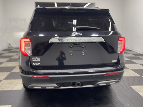 Used 2020 Ford Explorer XLT w/ Equipment Group 202A AWD/4WD image 16