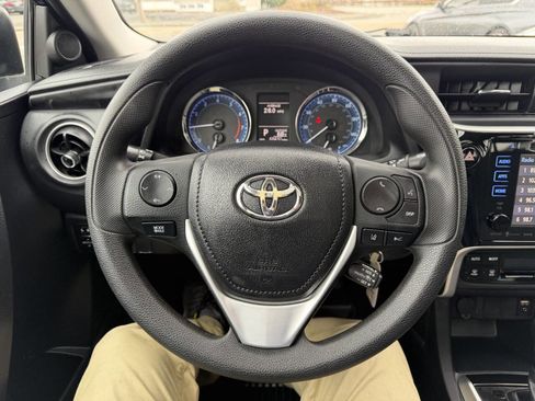 Used 2018 Toyota Corolla LE w/ LE Premium Package w/Moonroof image 29