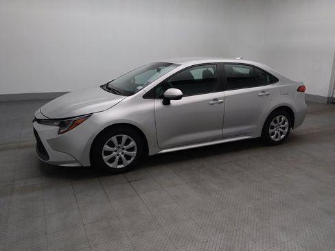 Used 2022 Toyota Corolla LE FWD image 2