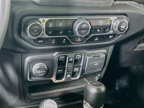 Used 2023 Jeep Gladiator Sport AWD/4WD image 15