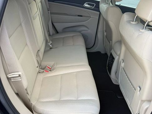 Used 2020 Jeep Grand Cherokee Laredo RWD image 7