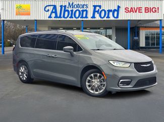 Used 2021 Chrysler Pacifica Touring-L video 1