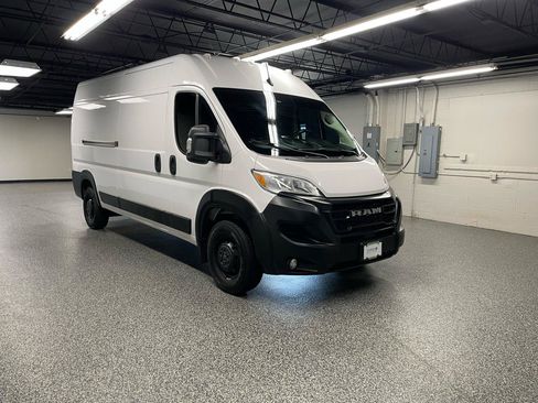 Used 2023 RAM ProMaster 2500 w/ Driver Convenience Group FWD image 3