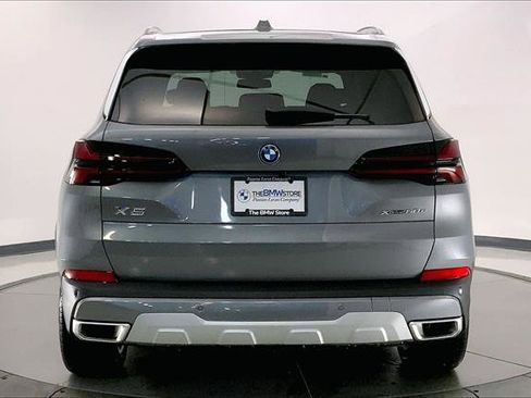 New 2026 BMW X5 xDrive50e w/ Executive Package image 3
