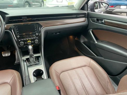 Used 2020 Volkswagen Passat 2.0T SEL image 10