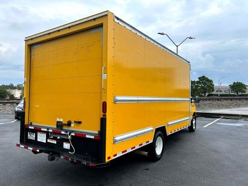 Used 2019 Ford E-350 and Econoline 350 Super Duty image 7