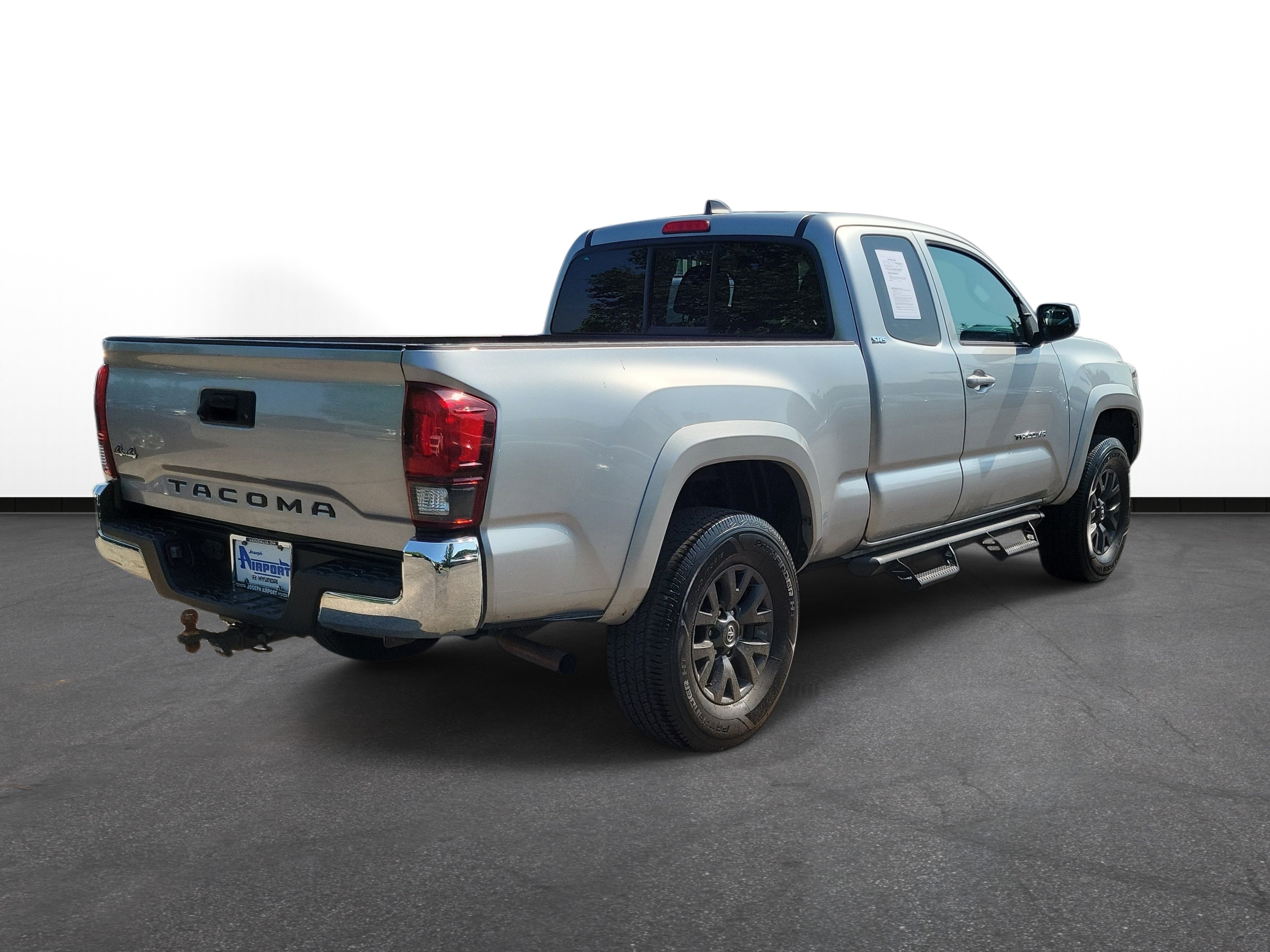Used 2022 Toyota Tacoma SR5 w/ SR5 Appearance Package (SM) AWD/4WD image 4