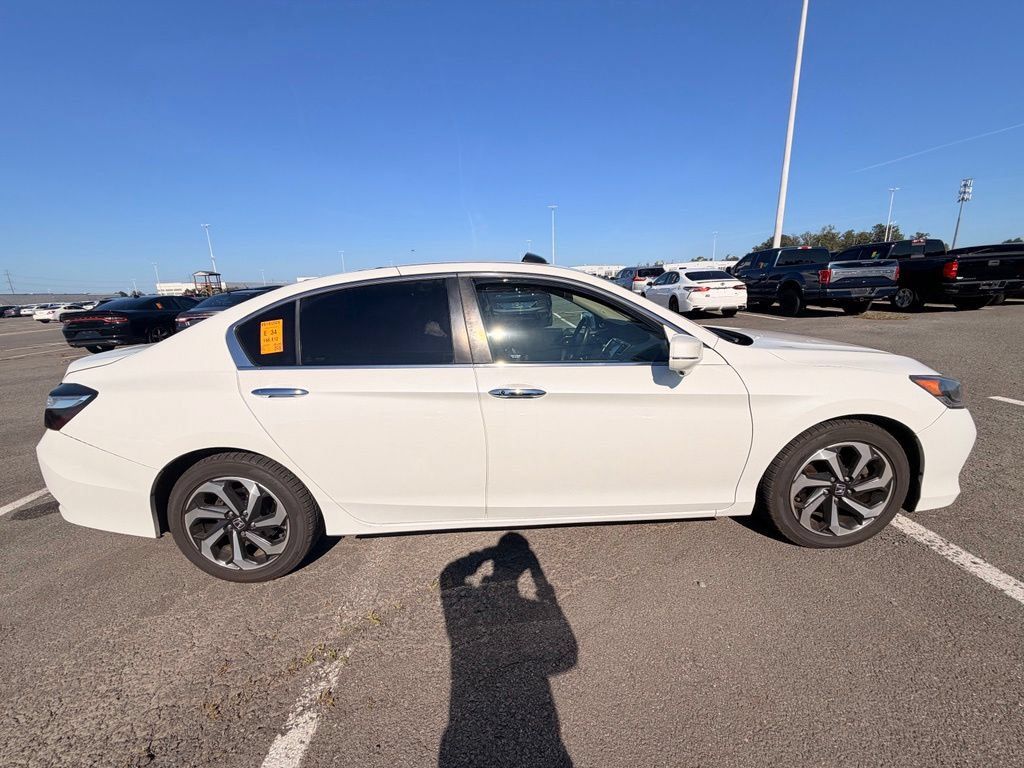 Used 2017 Honda Accord EX-L image 6