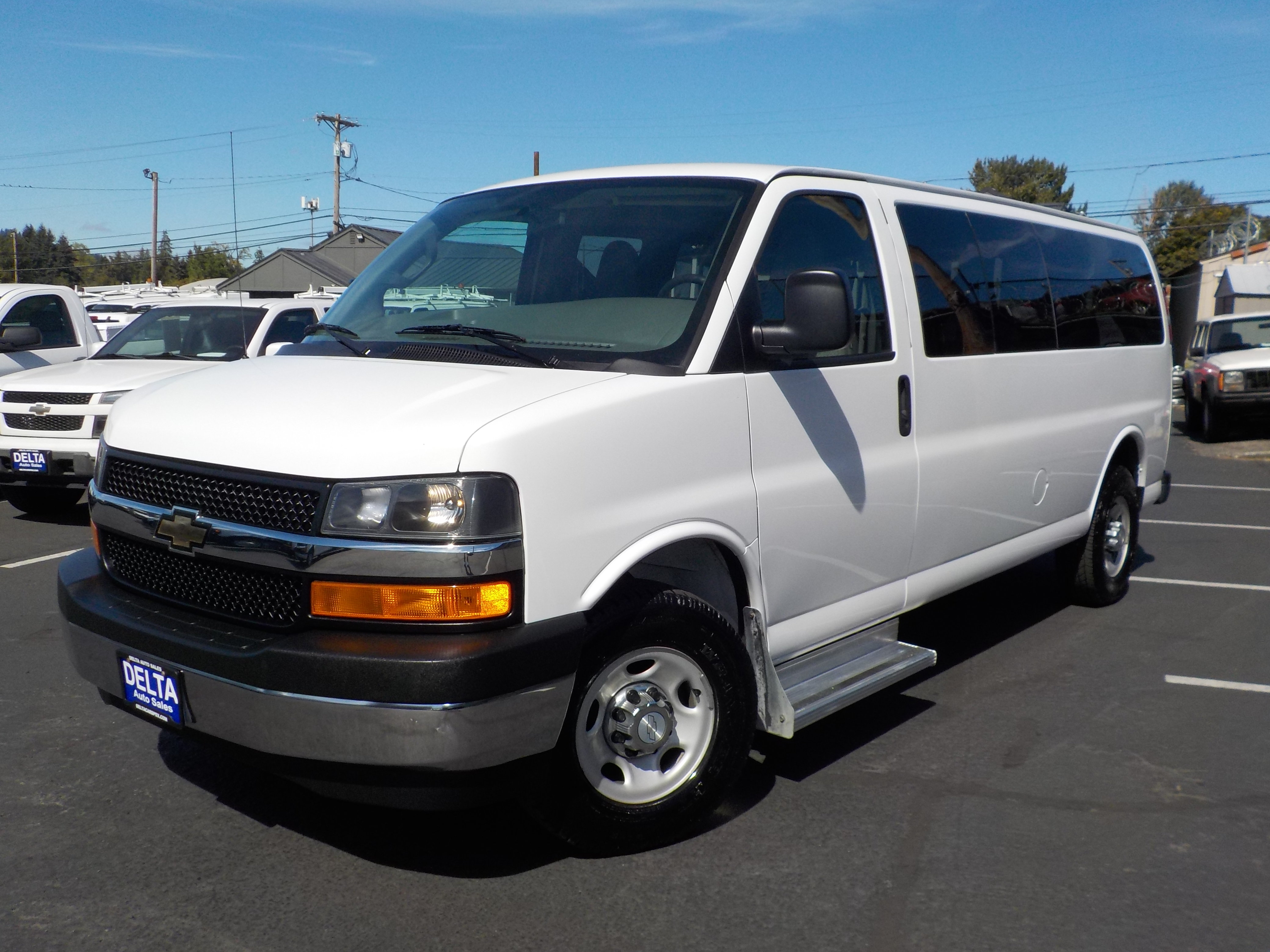 Used 2017 Chevrolet Express 3500 LT w/ LT Preferred Equipment Group RWD image 10