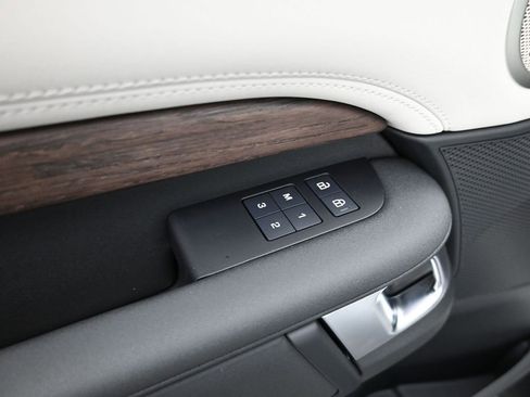 New 2025 Land Rover Discovery S AWD/4WD image 21