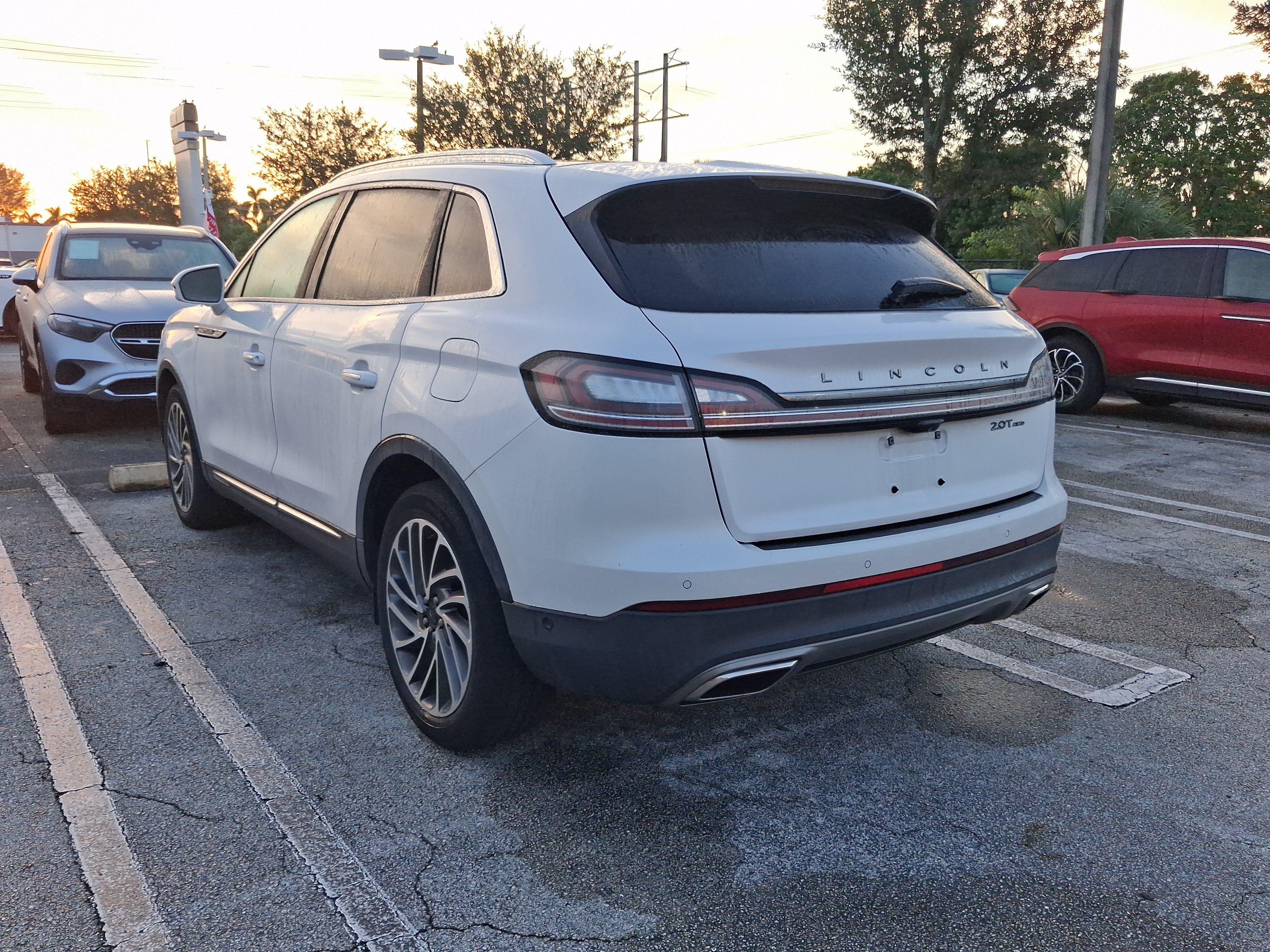 Used 2019 Lincoln Nautilus Reserve AWD/4WD image 3