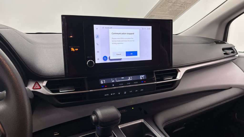 Used 2025 Toyota Sienna LE FWD image 25