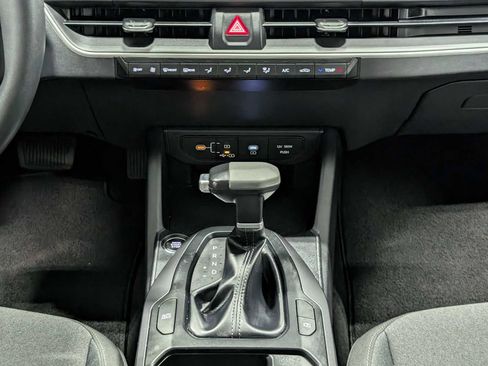 Used 2025 Kia K4 LXS image 17