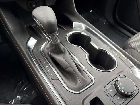 Used 2023 Chevrolet Traverse LT image 23