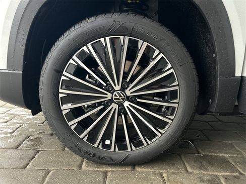 New 2026 Volkswagen Taos SE image 42