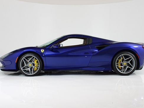 Certified 2023 Ferrari F8 Tributo RWD image 6